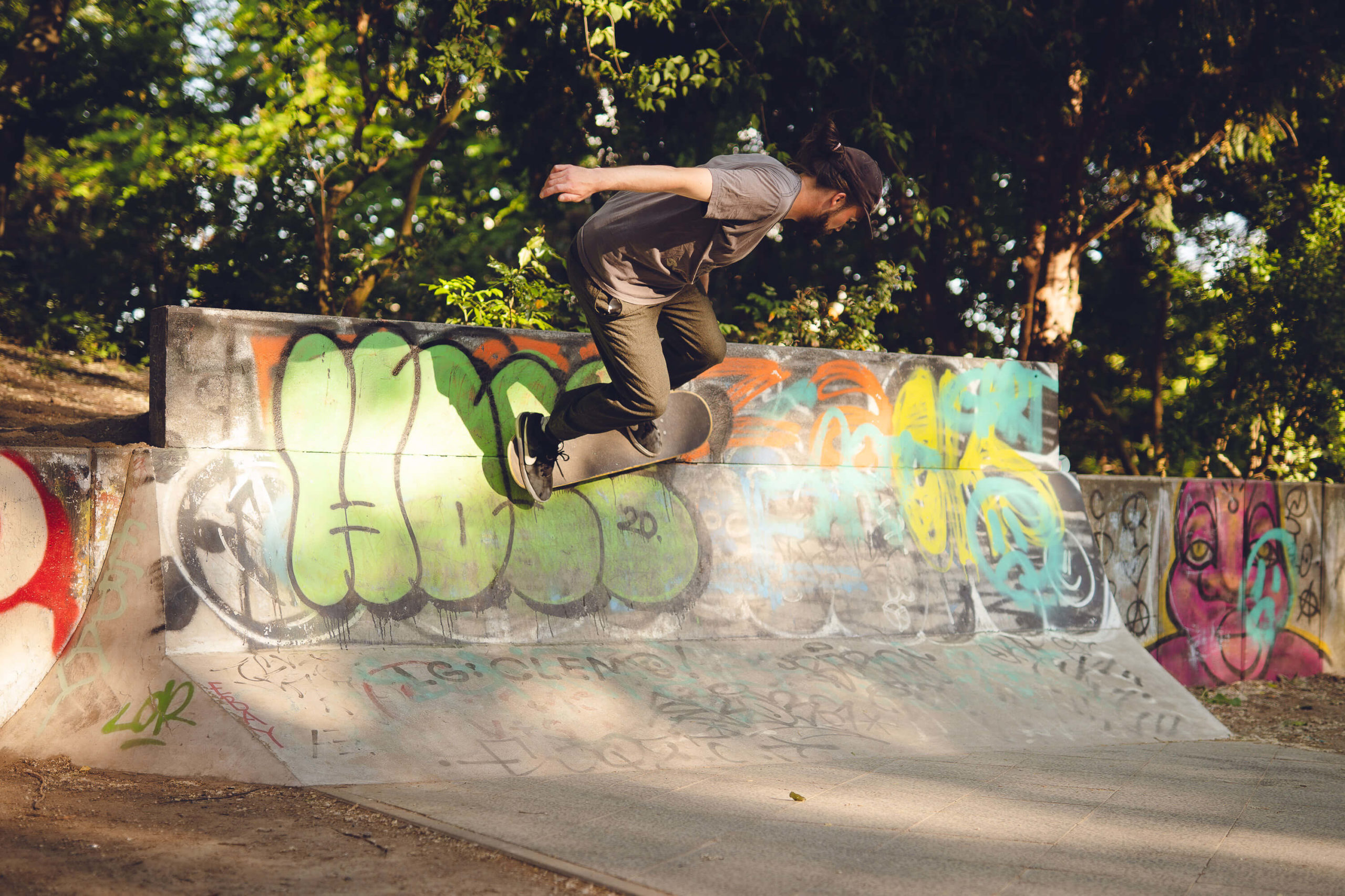 musician Finn of band Auburn light drives skate board on wall in skate park Berlin